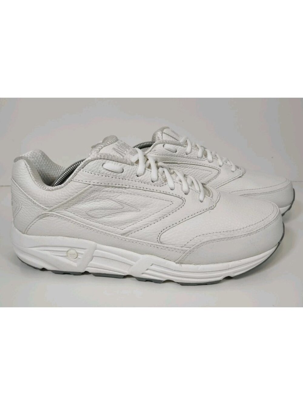 Brooks Addiction Walker Shoes White Leather Mens Size 11.5 2E Wide 1100392E111